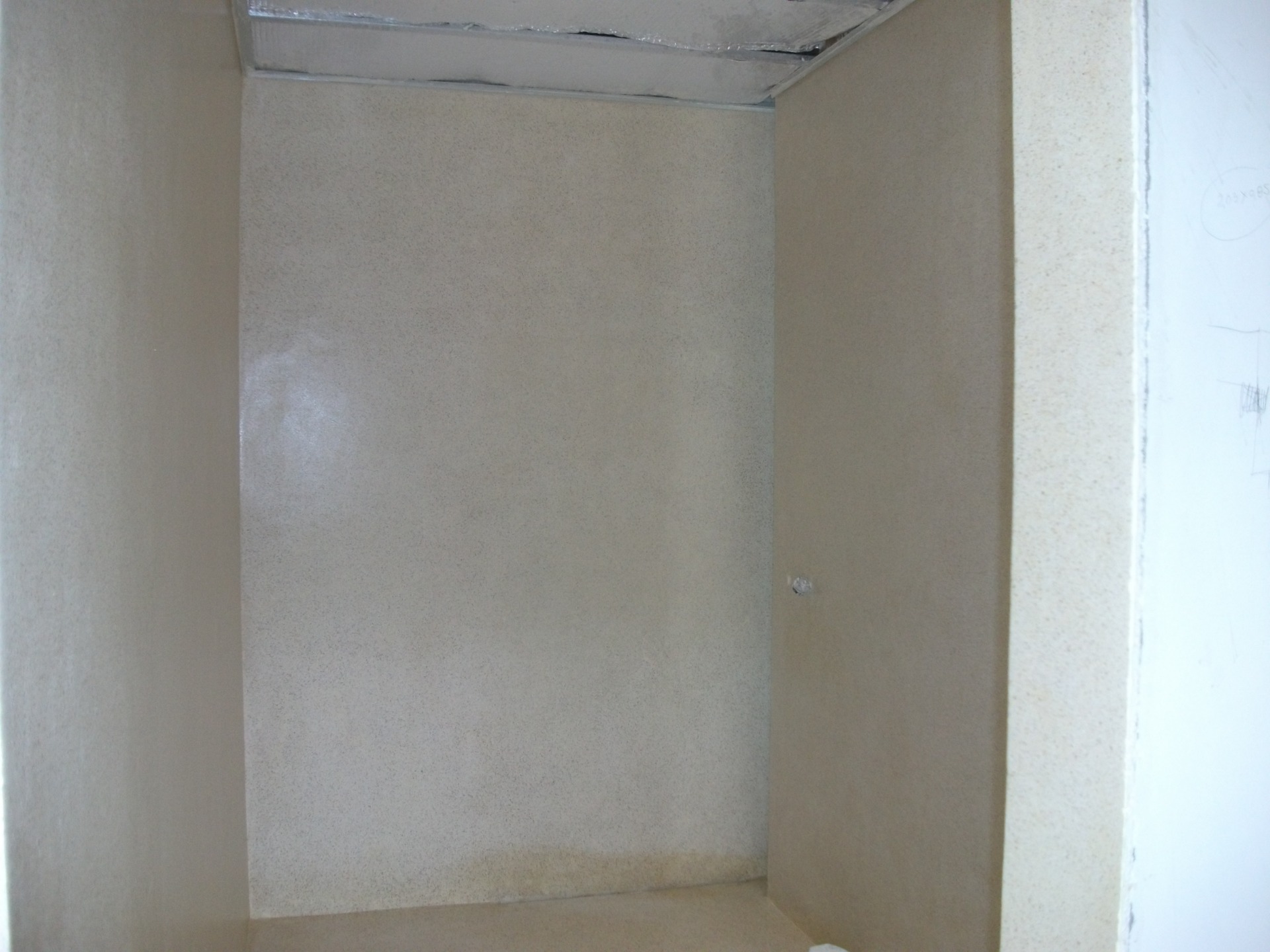 Paredes e chão de casa de banho marmorite - Acácio José.